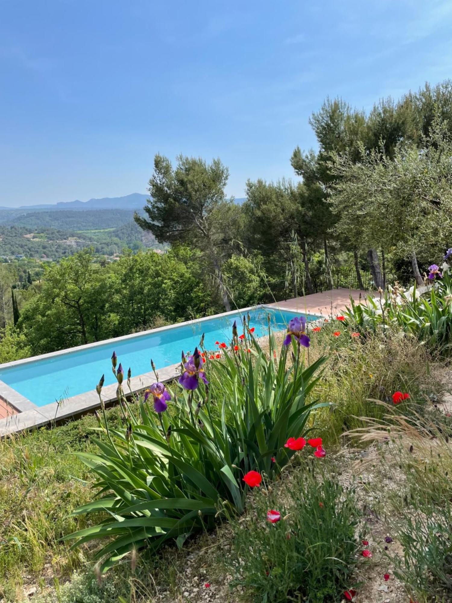 Villa Lumineuse Avec Piscine Clim 1Ere Etage Vue Panoramique Sur Les Montagnes Sur Le Site De La Sainte-Victoire Le Tholonet Dış mekan fotoğraf