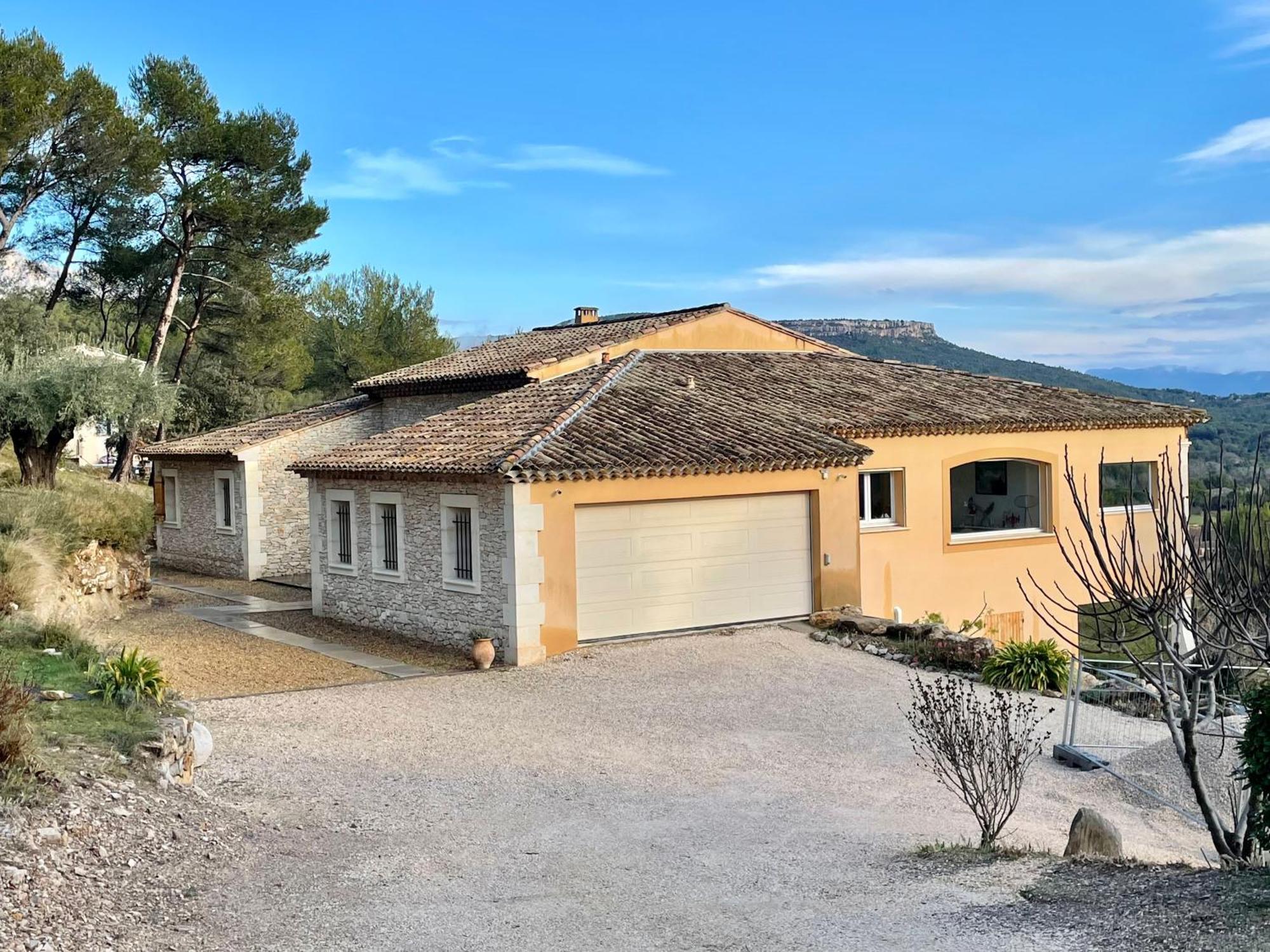 Villa Lumineuse Avec Piscine Clim 1Ere Etage Vue Panoramique Sur Les Montagnes Sur Le Site De La Sainte-Victoire Le Tholonet Dış mekan fotoğraf