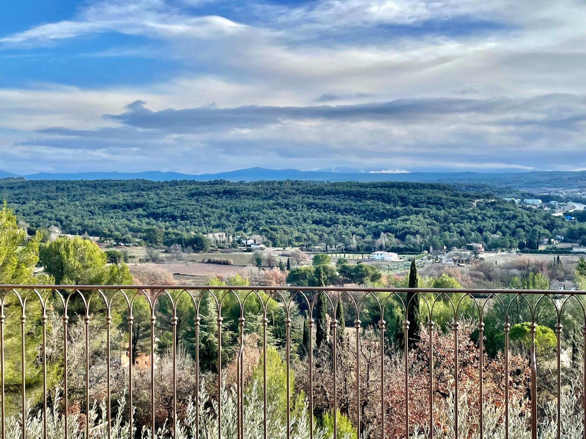 Villa Lumineuse Avec Piscine Clim 1Ere Etage Vue Panoramique Sur Les Montagnes Sur Le Site De La Sainte-Victoire Le Tholonet Dış mekan fotoğraf